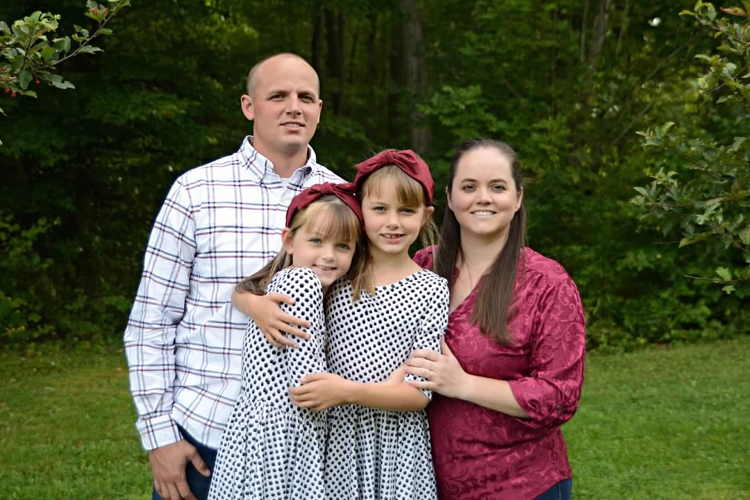 2020-ScholarsSpotlight-Marketing (7) | Springbrook Brooke Leech with her family